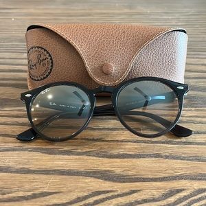 Circle-lensed Ray-Bans with case